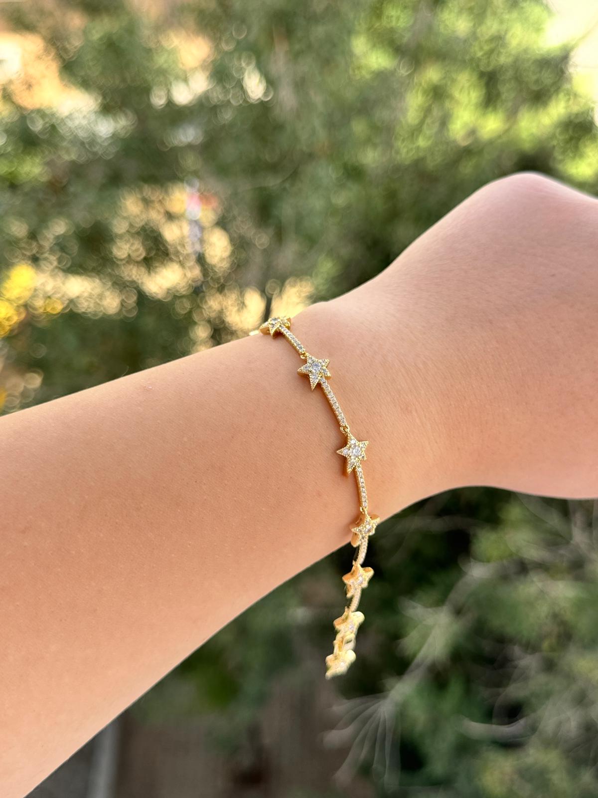 Yıldız Figürlü Taş Detaylı Zarif Bileklik