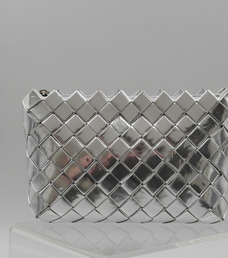 Işıltınızı Yansıtan Gümüş Çanta