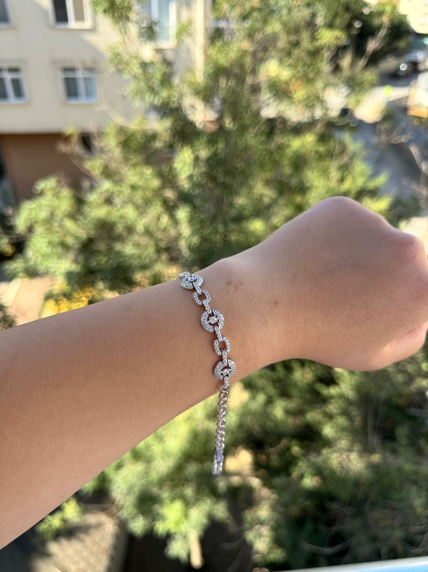 Gümüş Kaplama Zirkon Taşlı Yuvarlak Halkalı Kadın Bileklik