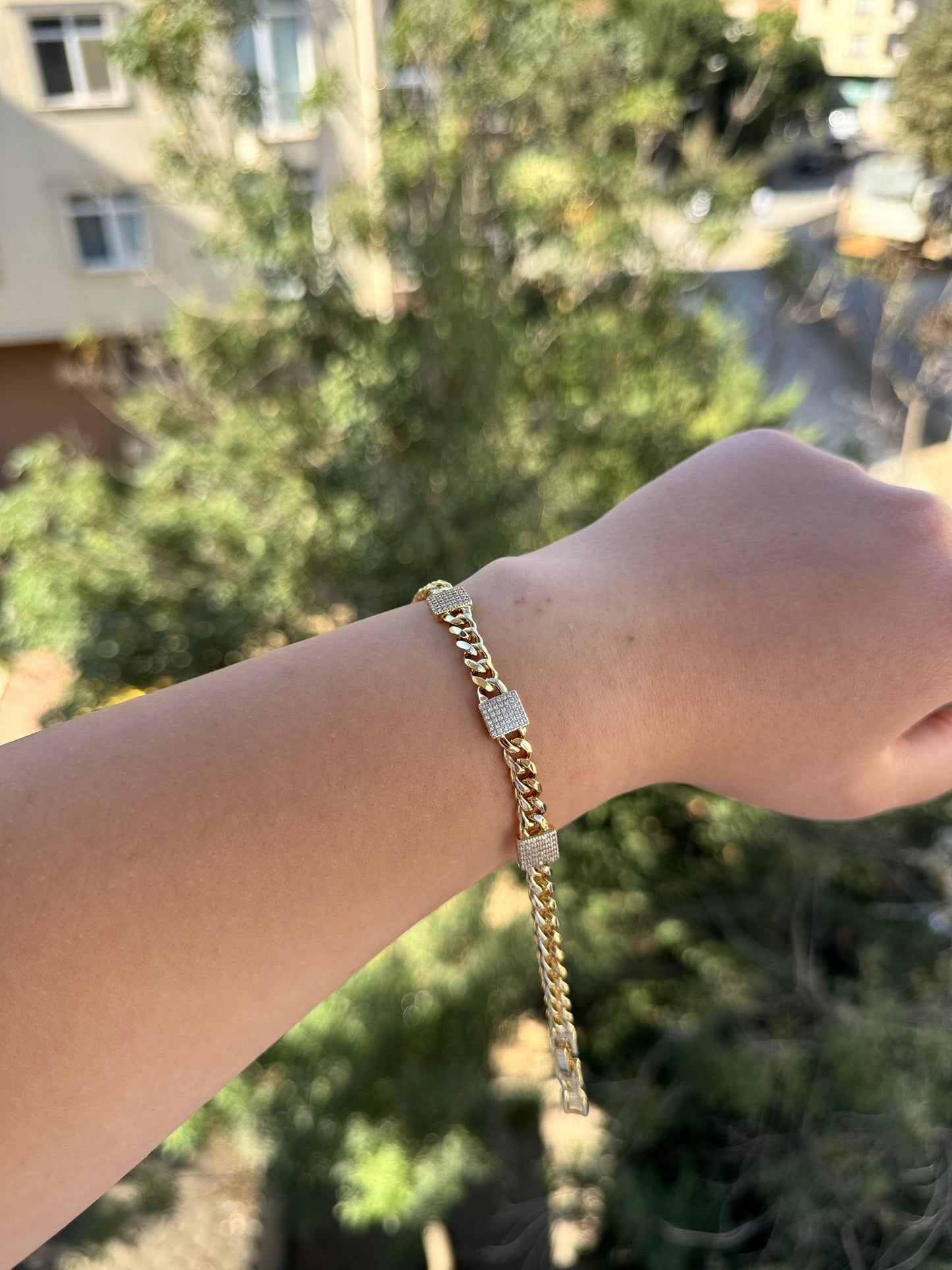 14K Altın Kaplama Zirkon Taşlı Kare Detaylı Zincir Kadın Bileklik