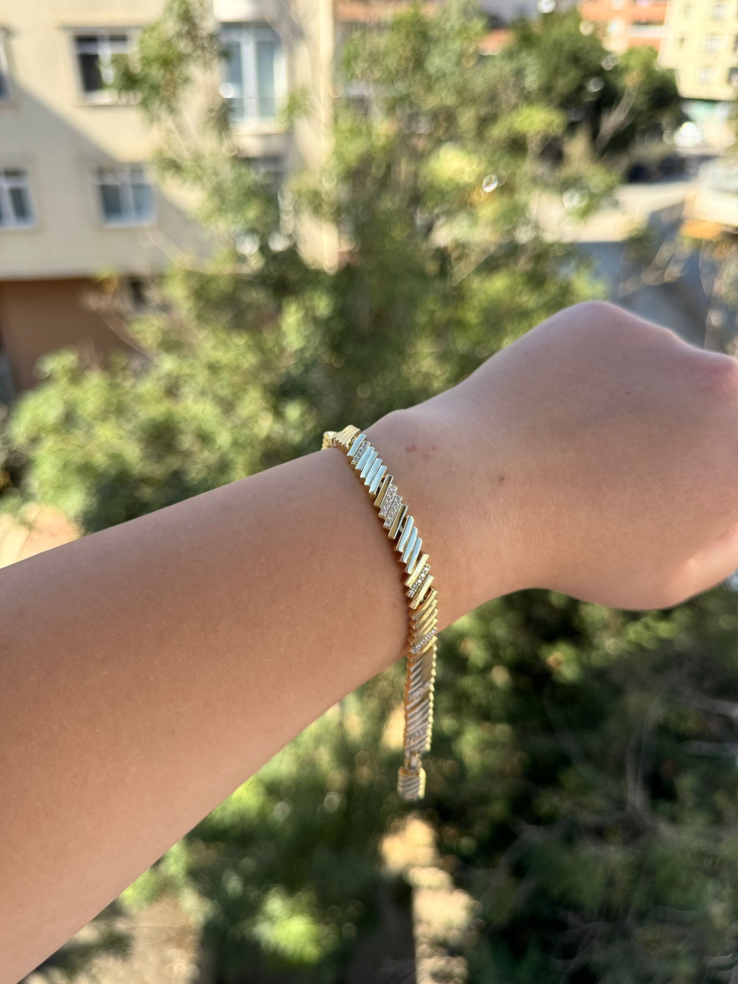 14K Altın Kaplama Zirkon Taşlı Modern Tasarım Kadın Bileklik