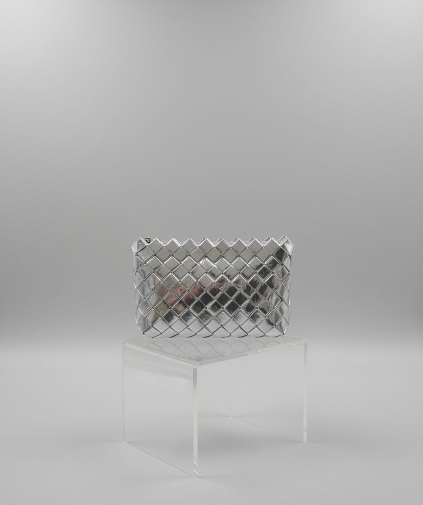 Işıltınızı Yansıtan Gümüş Çanta