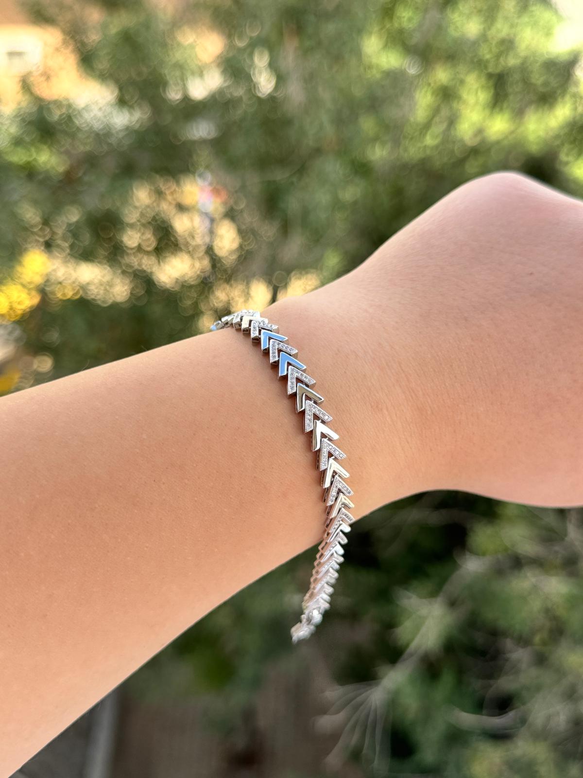 Chevron Desenli Taş Detaylı Modern Bileklik