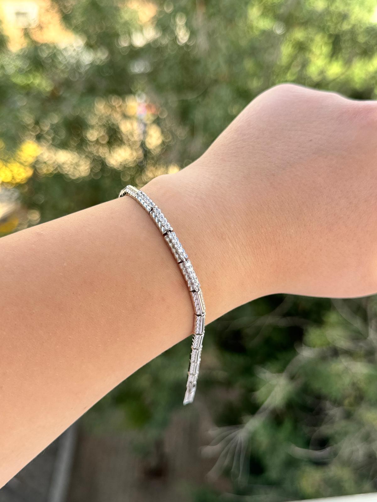 İnce Taş Detaylı Zarif Kadın Bileklik