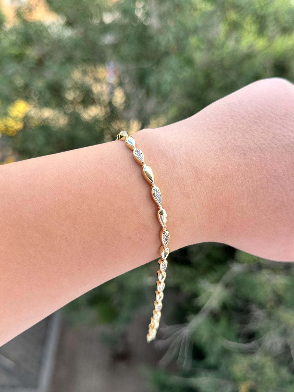 14K Altın Kaplama Kararma Yapmaz Taş Detaylı Kadın Bileklik