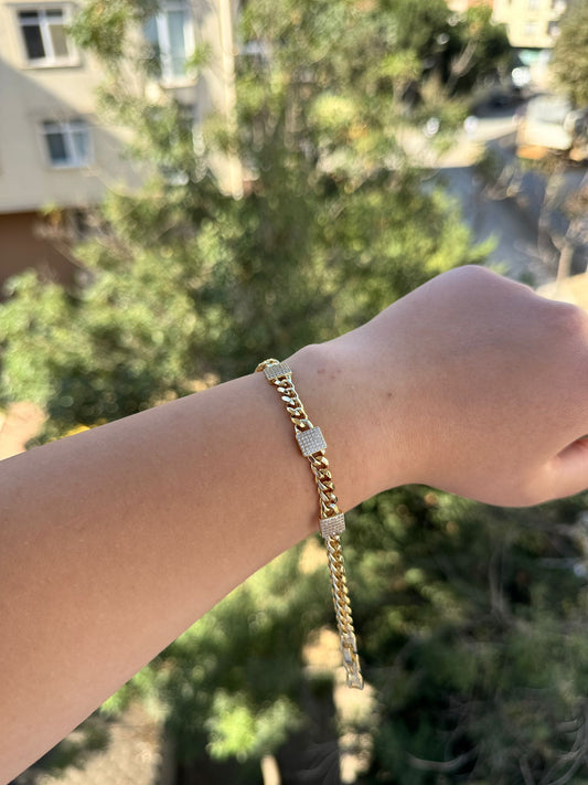 14K Altın Kaplama Zirkon Taşlı Kare Detaylı Zincir Kadın Bileklik